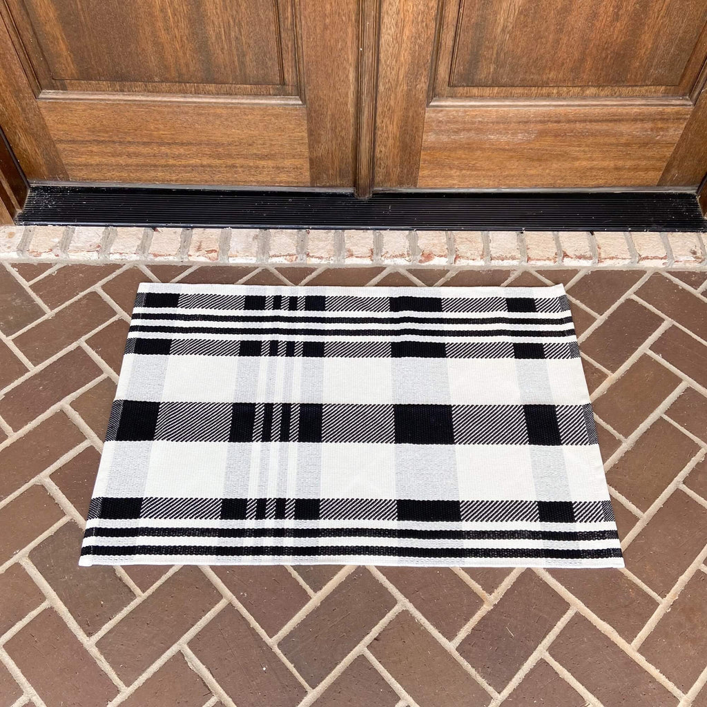 Black & White Plaid Farmhouse Rug – 24x36 Woven Layering Rug