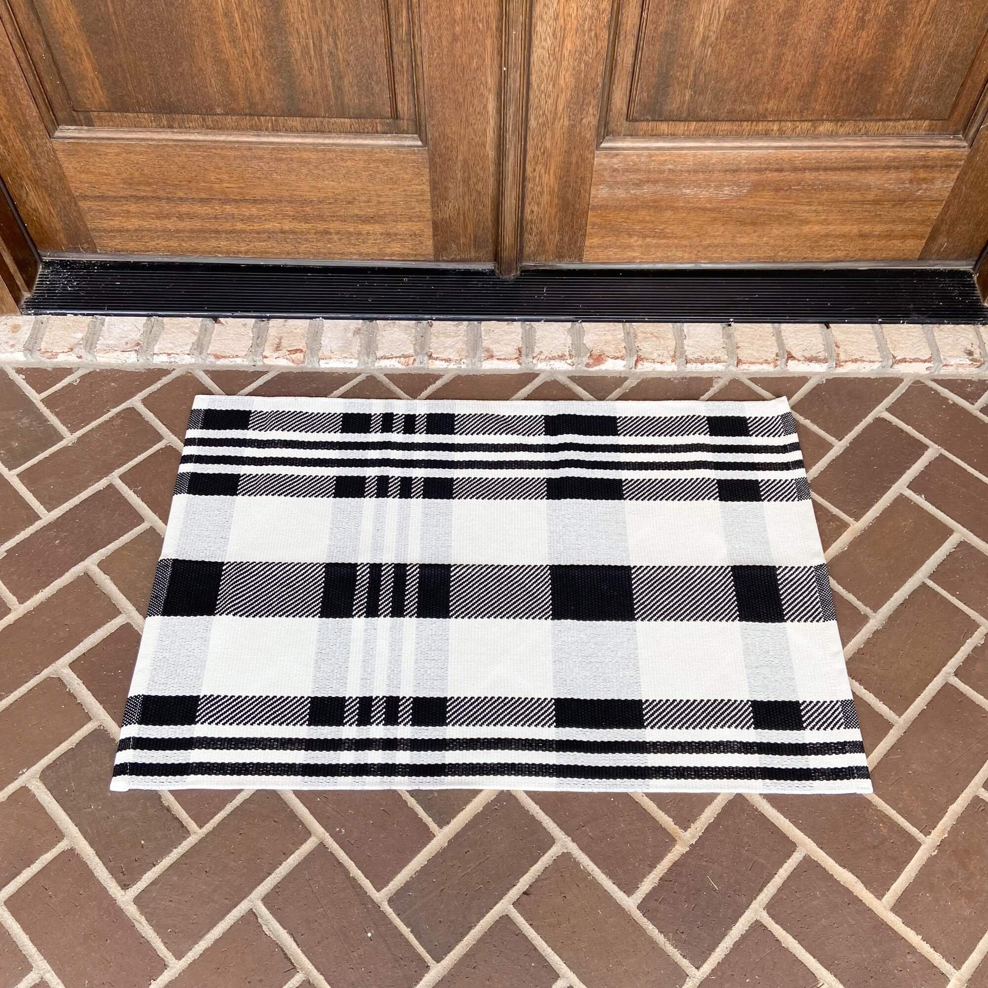 Black & White Plaid Farmhouse Rug – 24x36 Woven Layering Rug